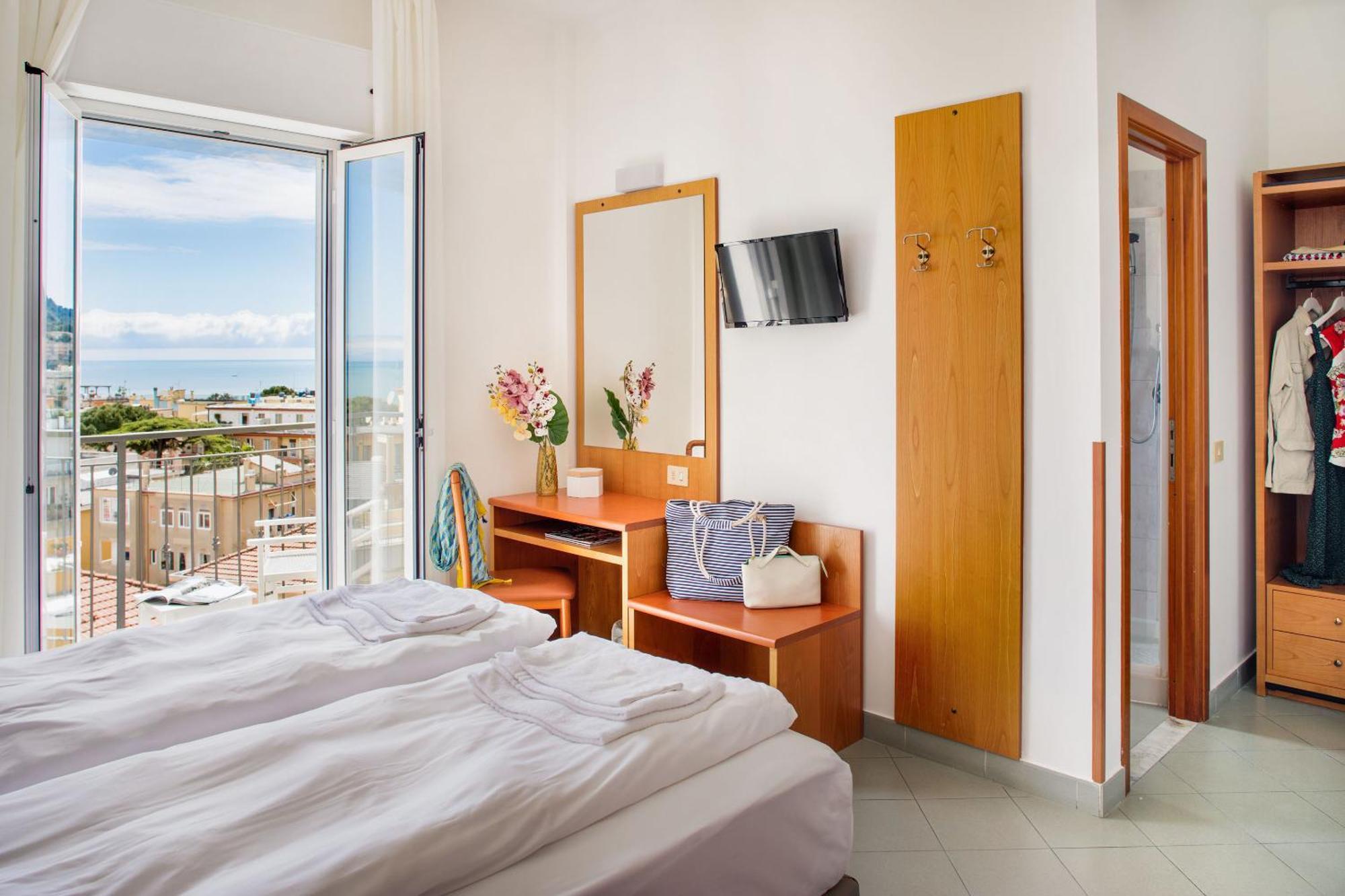 Tritone Hotel 3*