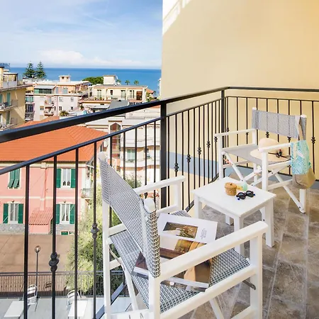 Hotel Tritone Laigueglia Exterior foto